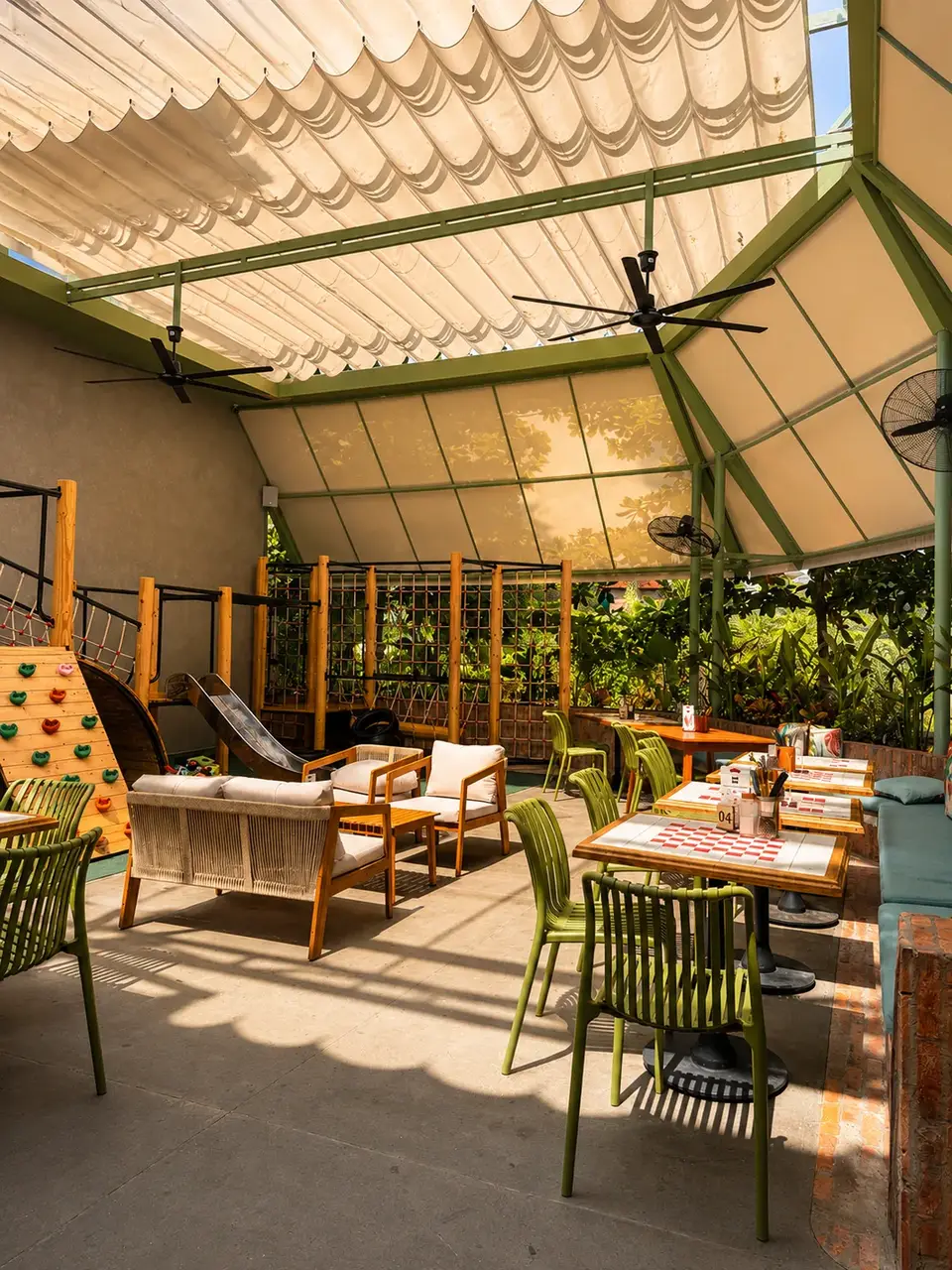 Sunlit patio seating at Au Patio Thảo Điền
